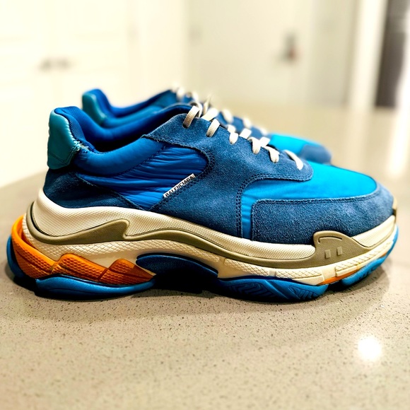 Snickers - Picture 1 of 5